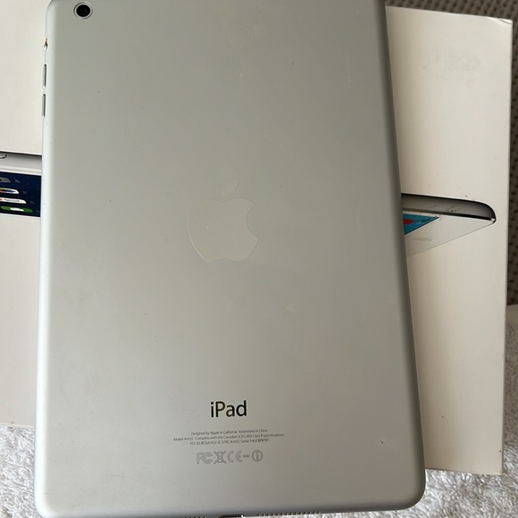 iPad mini - Picture 2 of 2